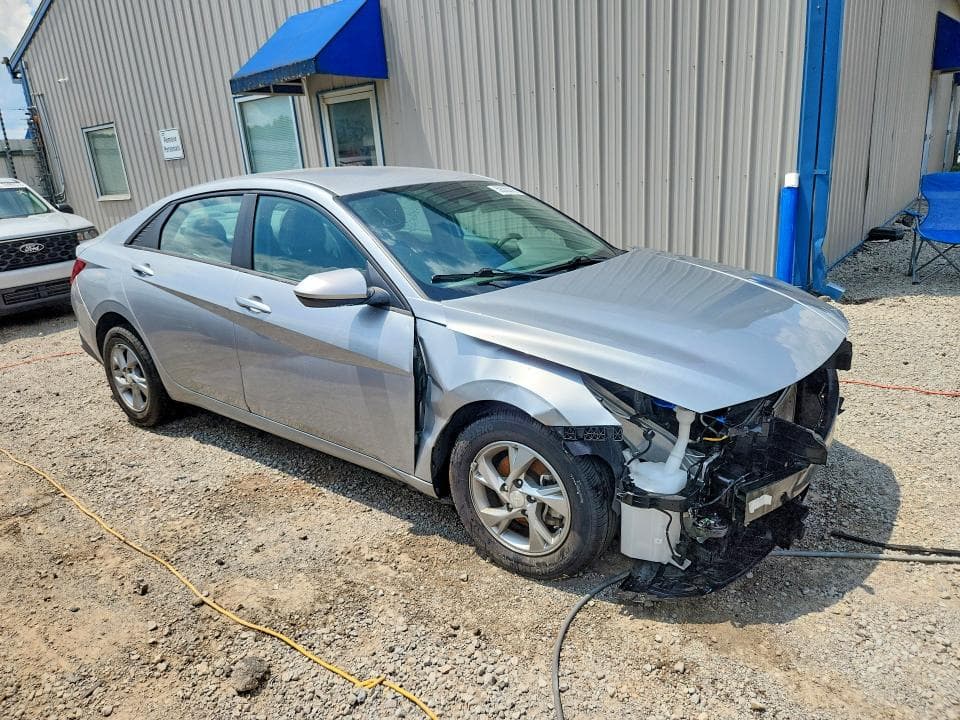 2022 HYUNDAI ELANTRA SE 4