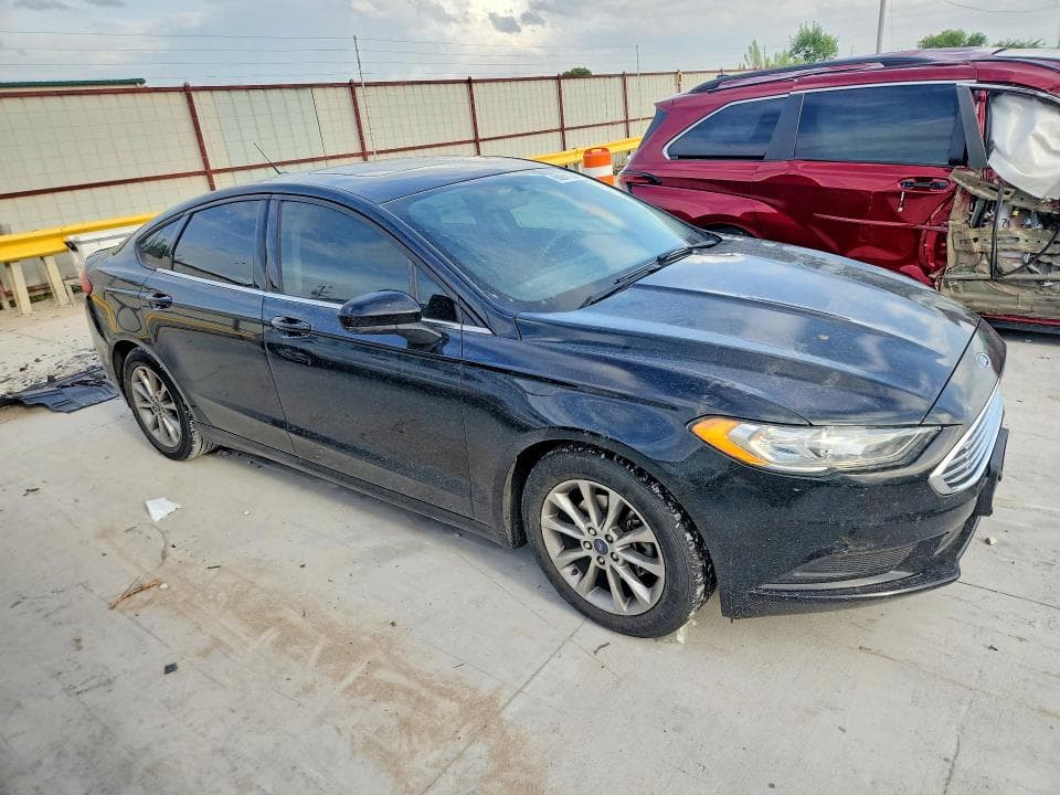 2017 FORD FUSION SE 4