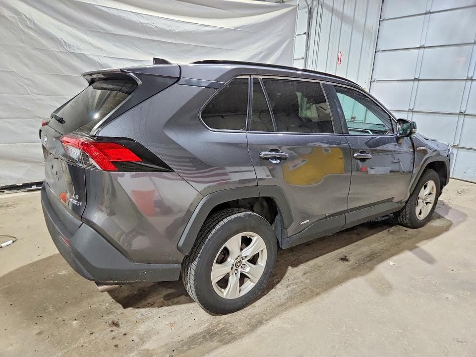 2021 TOYOTA RAV4 LE 3