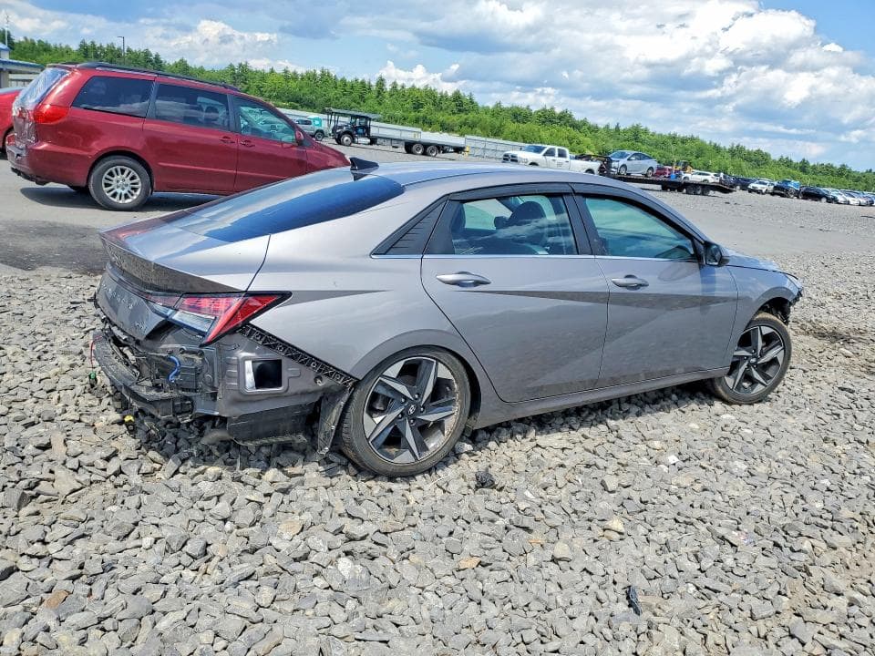 2022 HYUNDAI ELANTRA LIMITED 3