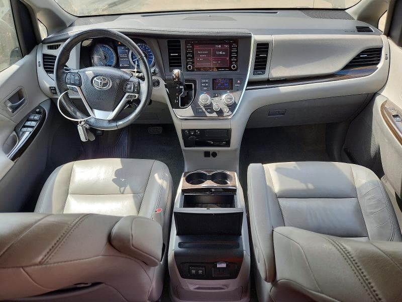 2018 TOYOTA SIENNA XLE PREMIUM 7-PASSENGER 8