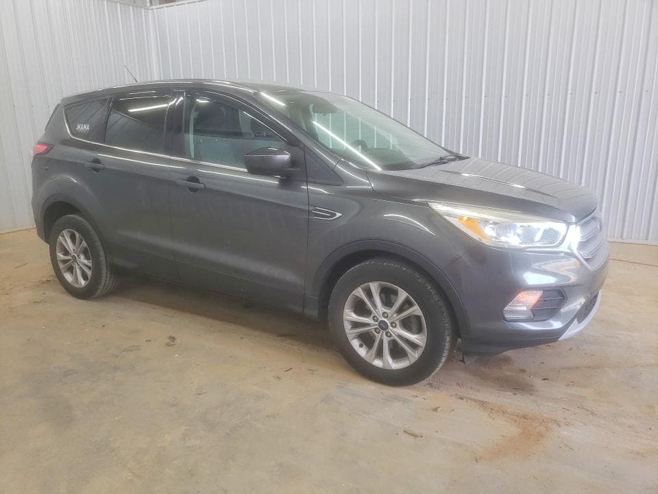 2017 FORD ESCAPE SE 4