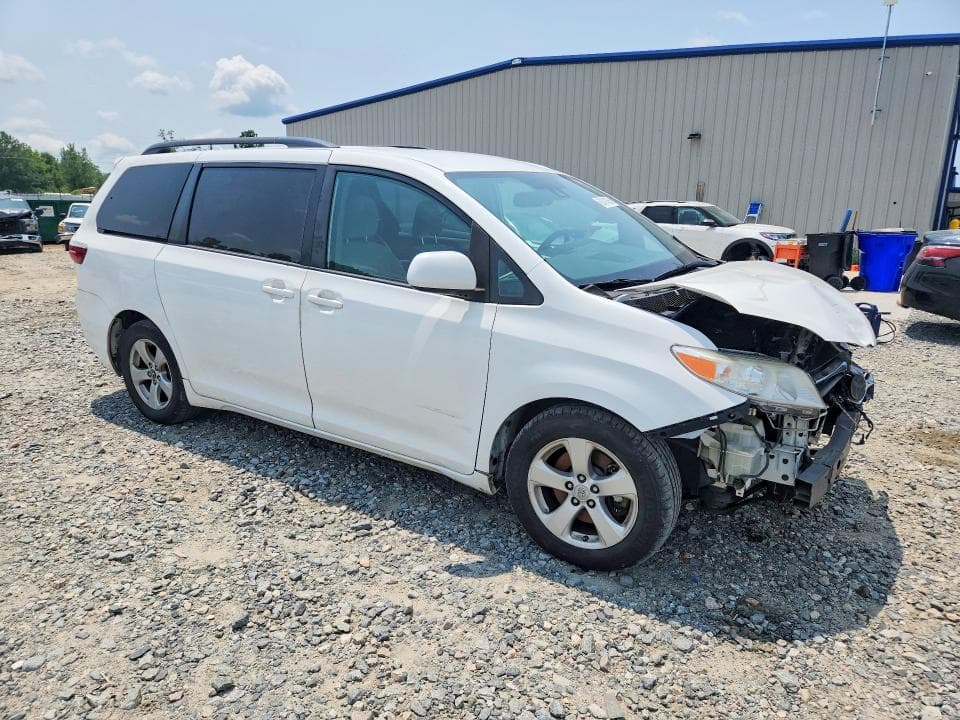 2020 TOYOTA SIENNA LE 4