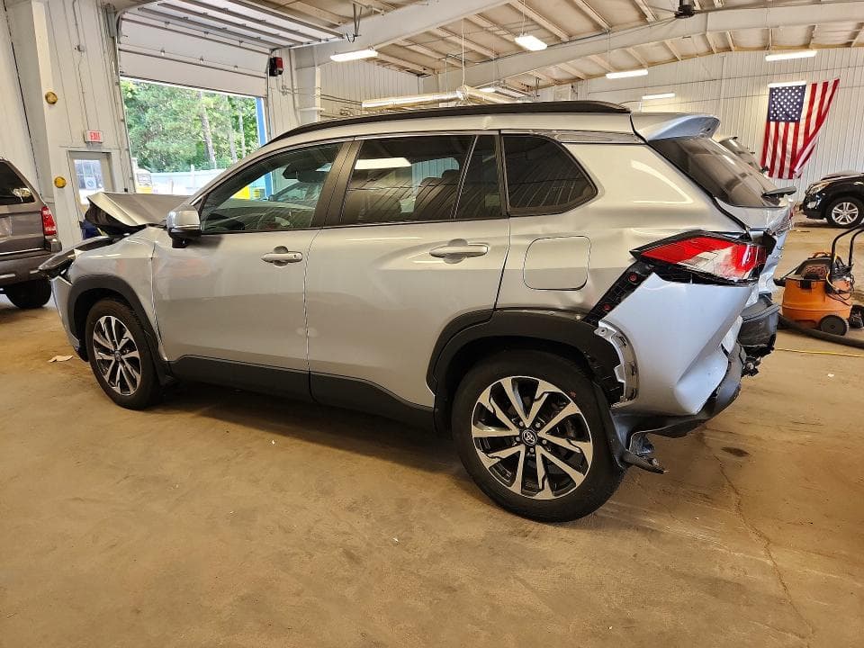 2024 TOYOTA COROLLA CROSS XLE 2