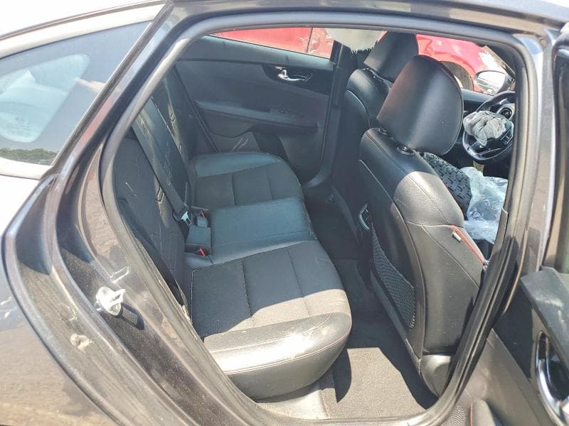 2021 KIA FORTE GT 10