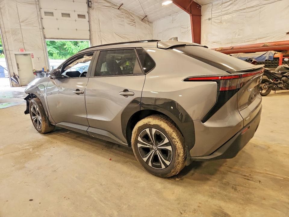 2025 TOYOTA BZ4X XLE 2