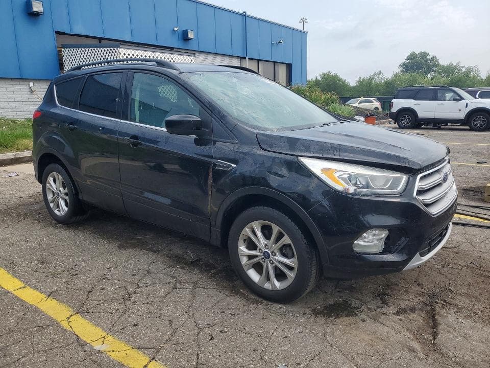 2017 FORD ESCAPE SE 4