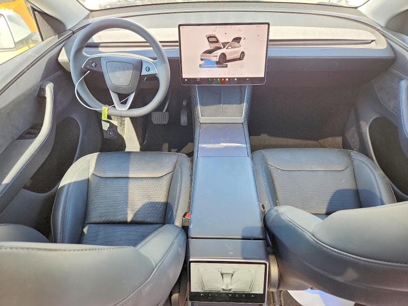 2026 TESLA MODEL Y 8