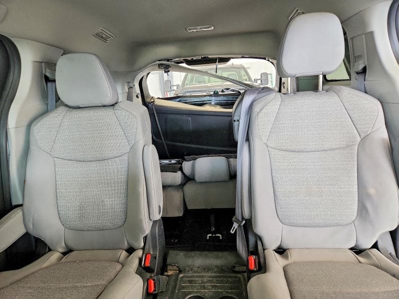 2023 TOYOTA SIENNA LE 10