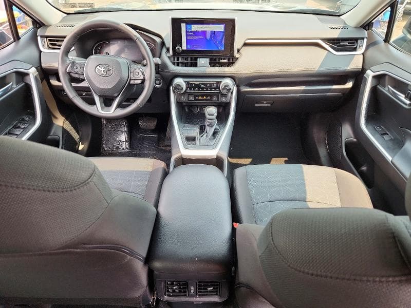 2024 TOYOTA RAV4 XLE 8