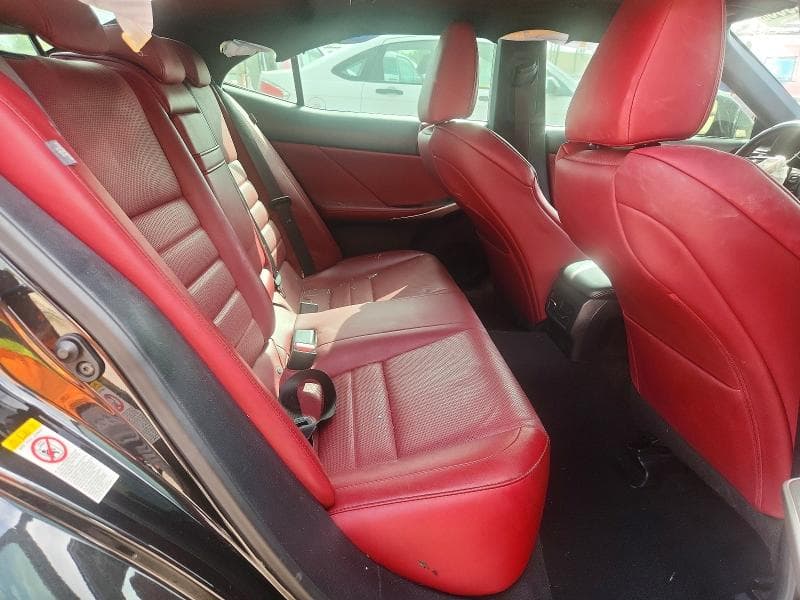2018 LEXUS IS 300 10