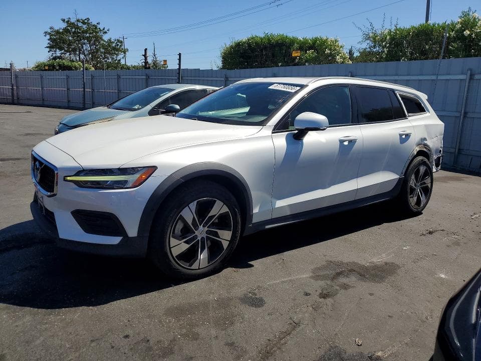 2020 VOLVO V60 CROSS COUNTRY T5 MOMENTUM