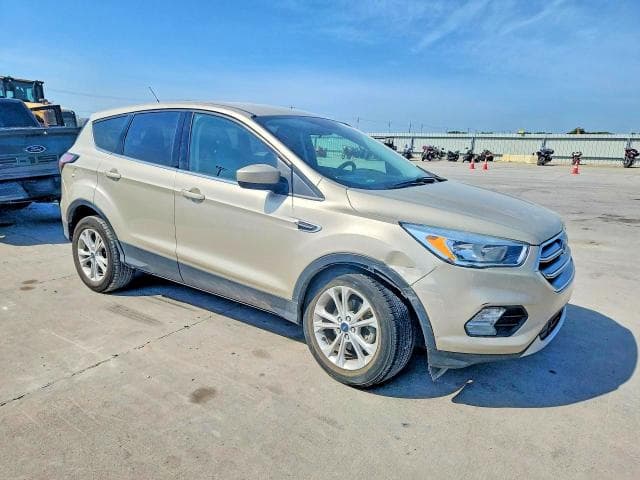 2017 FORD ESCAPE SE 4