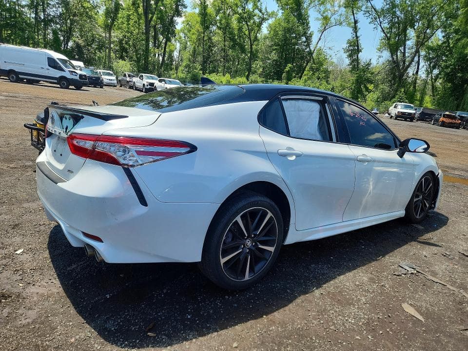 2019 TOYOTA CAMRY XSE 3