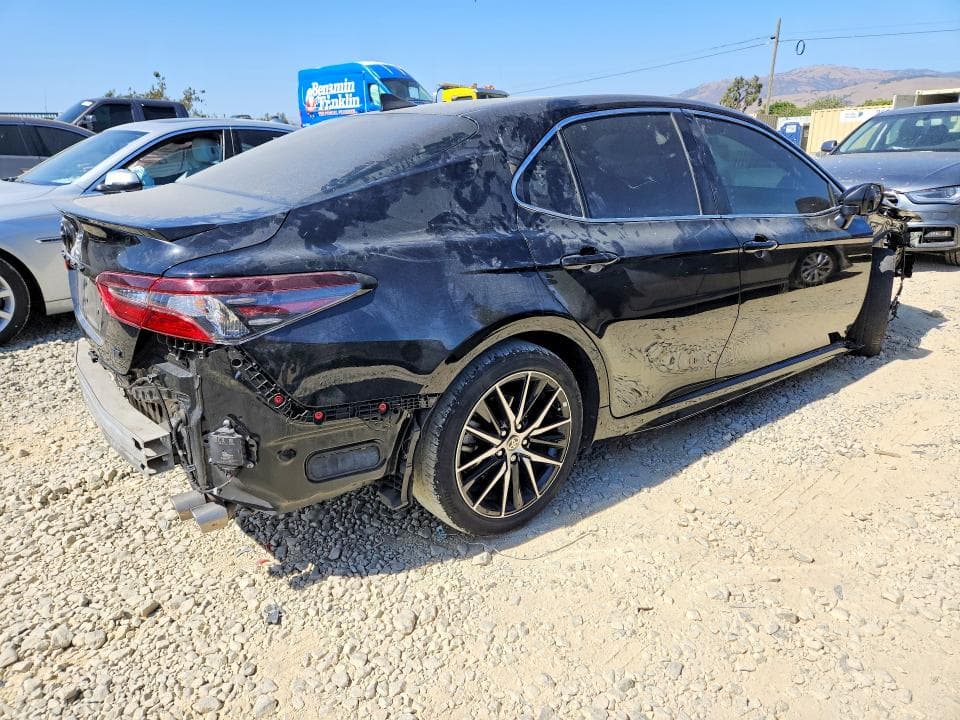 2024 TOYOTA CAMRY SE 3