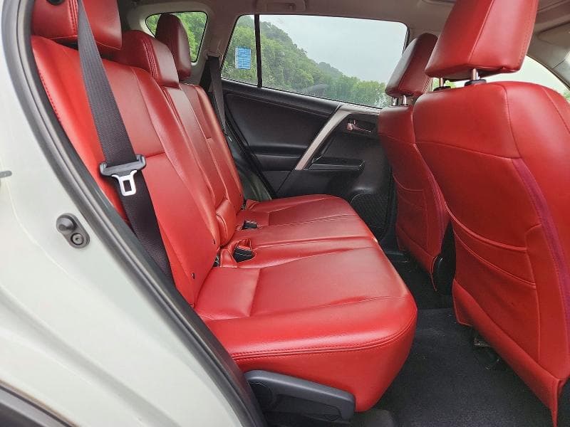 2018 TOYOTA RAV4 XLE 11