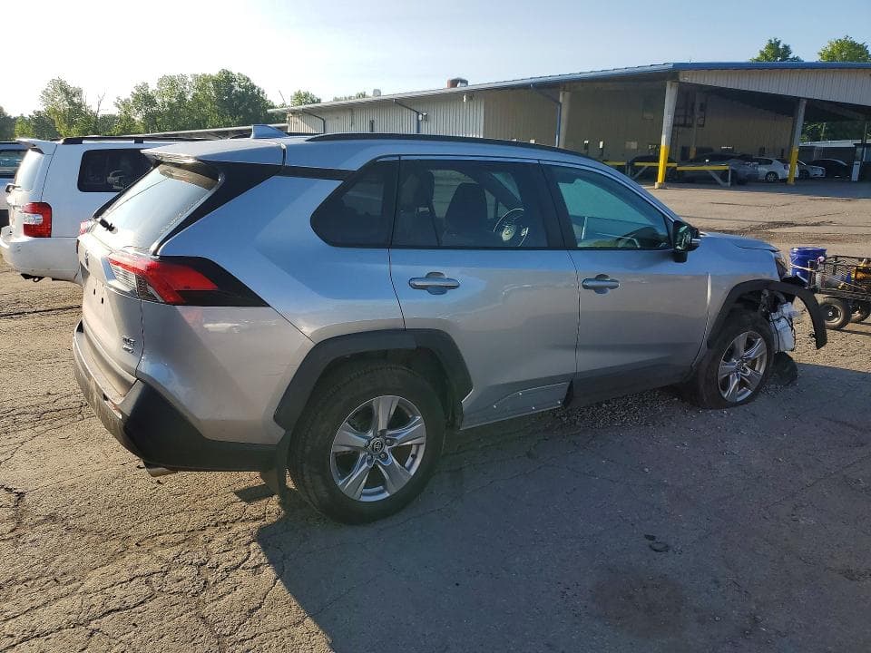2025 TOYOTA RAV4 XLE 3