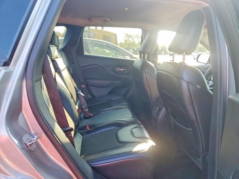 2019 JEEP CHEROKEE TRAILHAWK 11