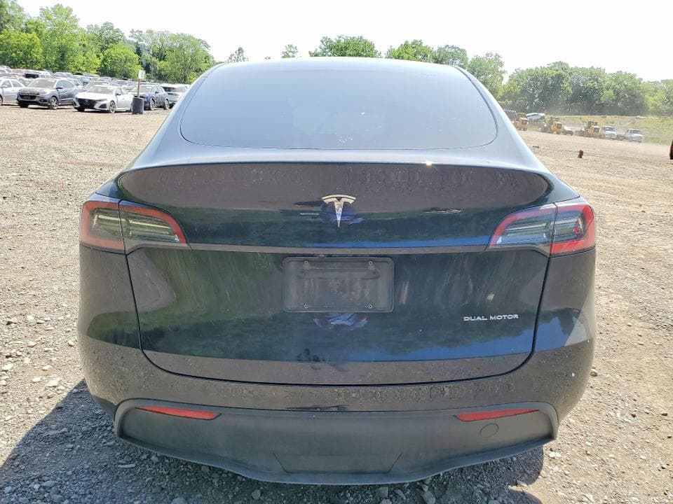 2024 TESLA MODEL Y 6