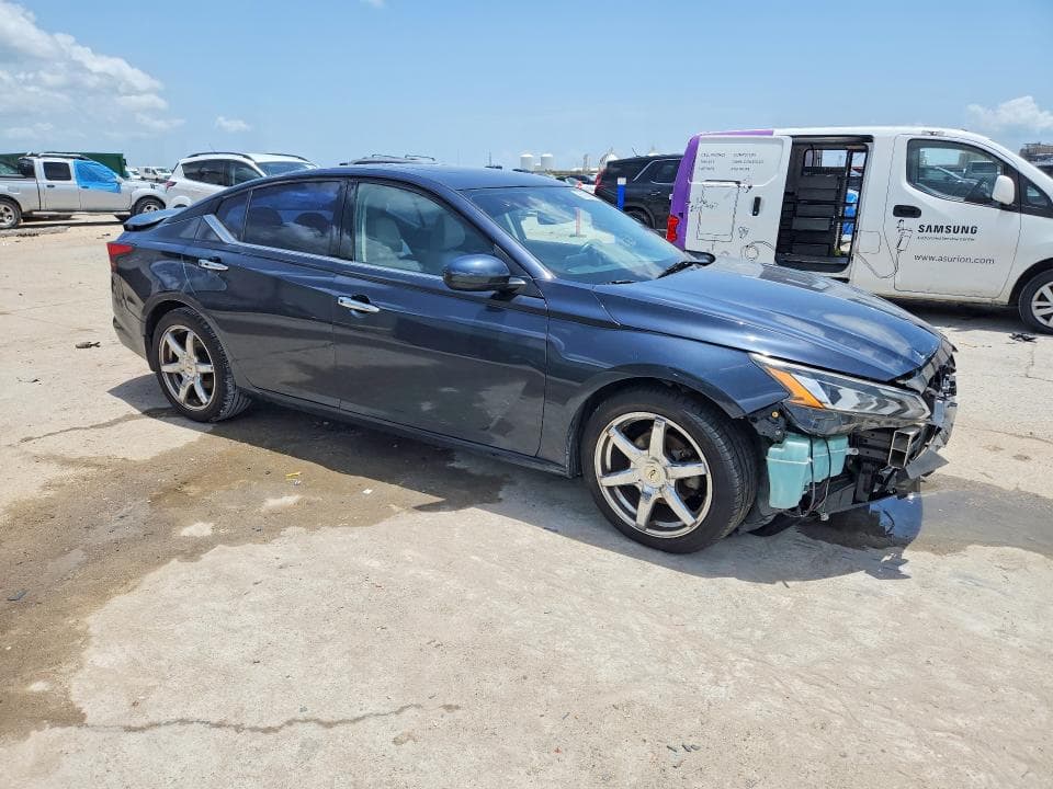 2019 NISSAN ALTIMA SV 4