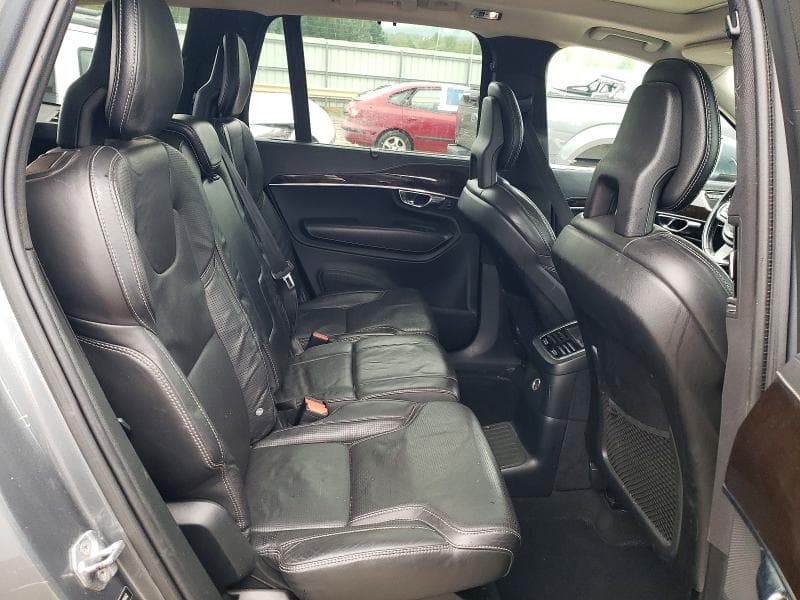 2017 VOLVO XC90 T8 11