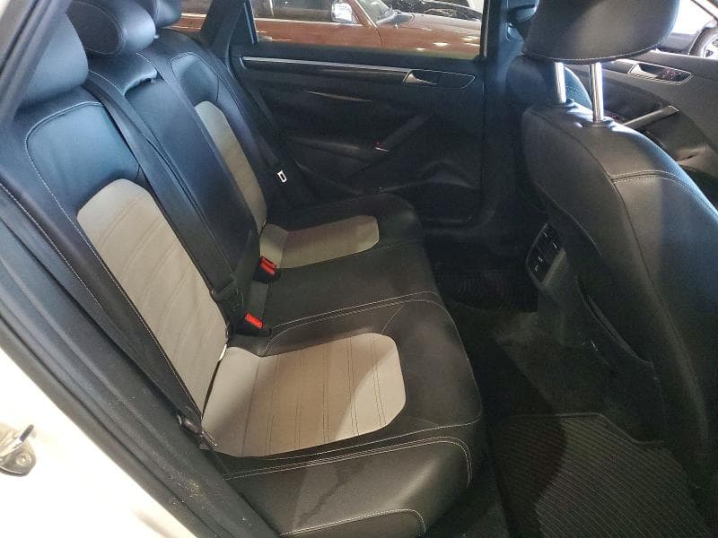 2018 VOLKSWAGEN PASSAT GT 10