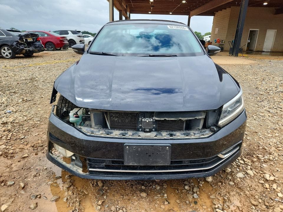 2018 VOLKSWAGEN PASSAT SE 5
