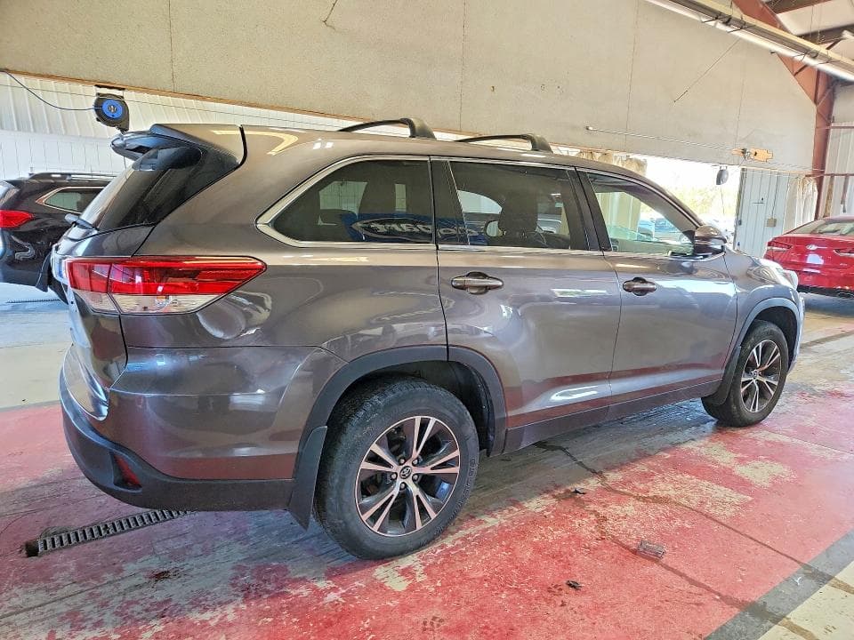 2019 TOYOTA HIGHLANDER LE 3