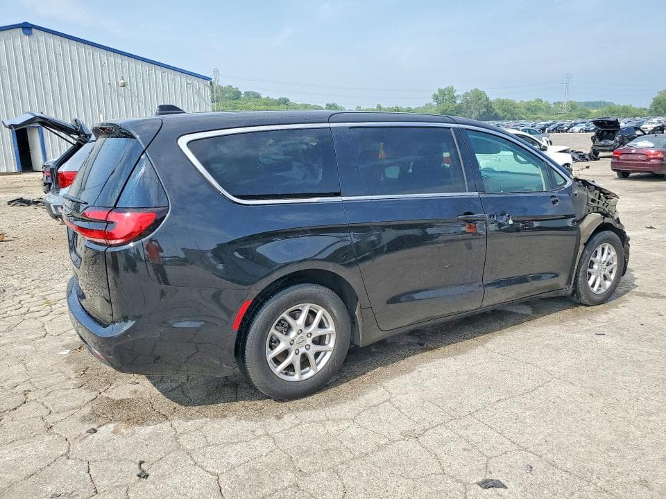 2023 CHRYSLER PACIFICA TOURING L 3