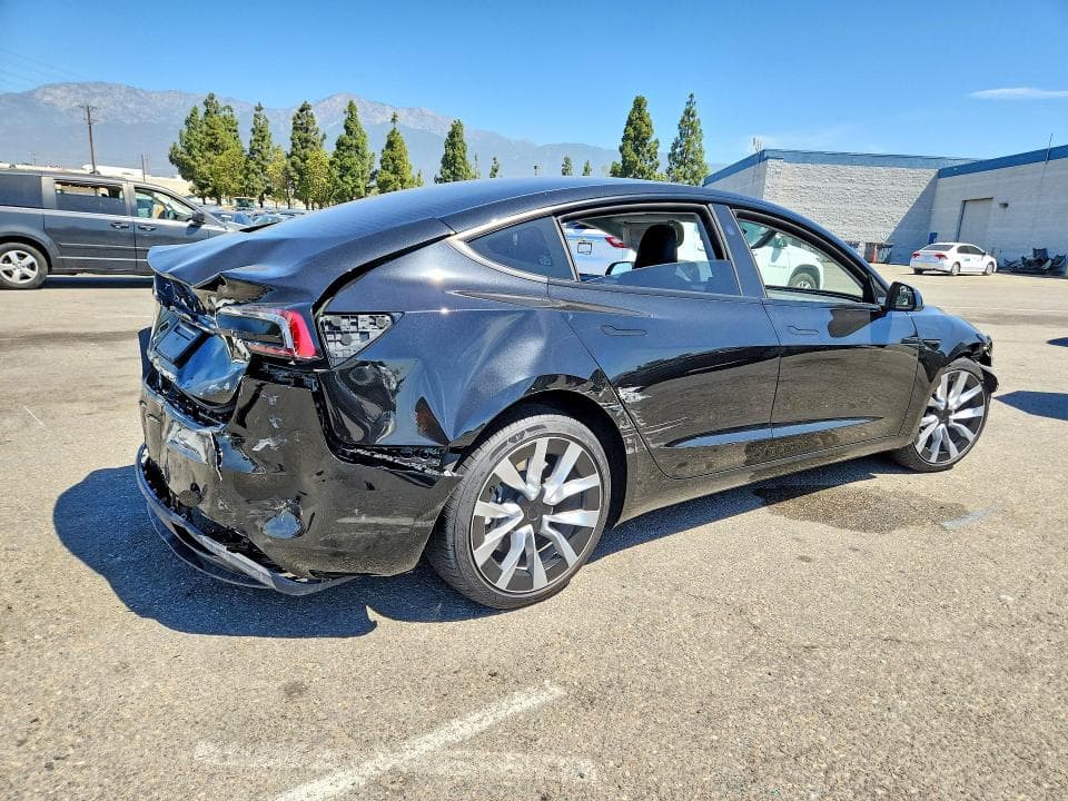 2025 TESLA MODEL 3 3