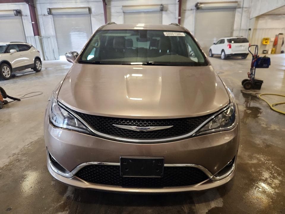 2017 CHRYSLER PACIFICA LIMITED 5