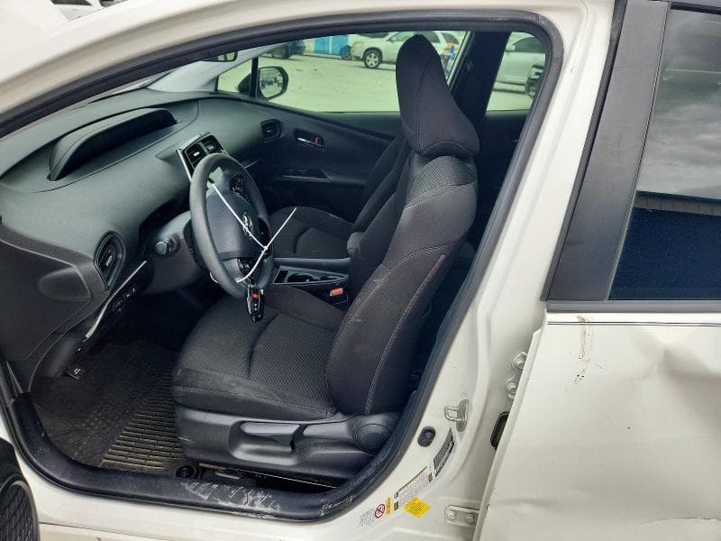 2020 TOYOTA PRIUS LE 7