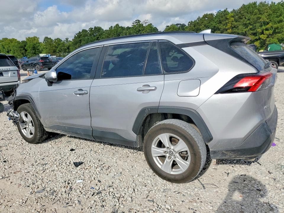 2020 TOYOTA RAV4 XLE 2