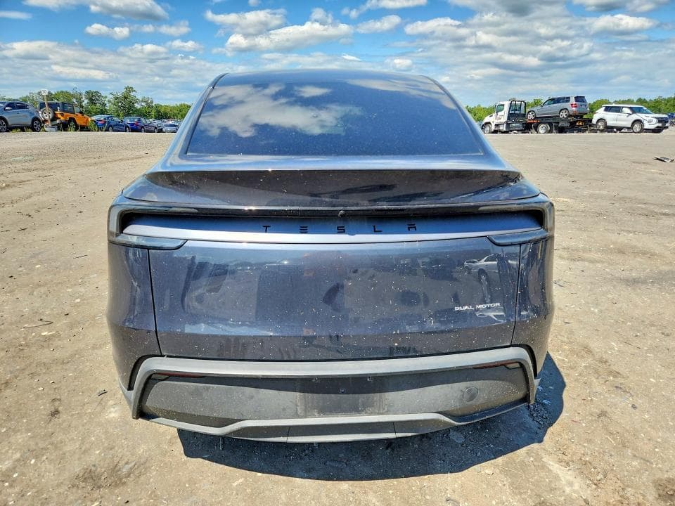2026 TESLA MODEL Y 6