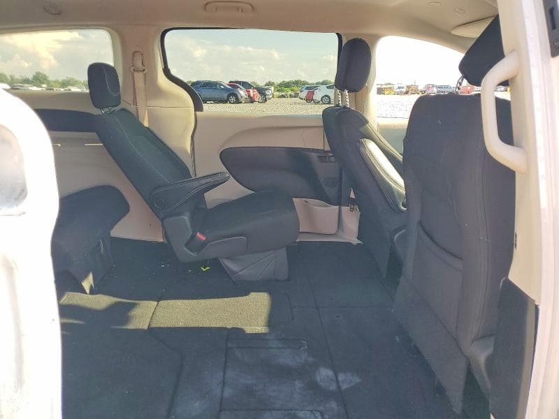 2022 CHRYSLER VOYAGER LX 11