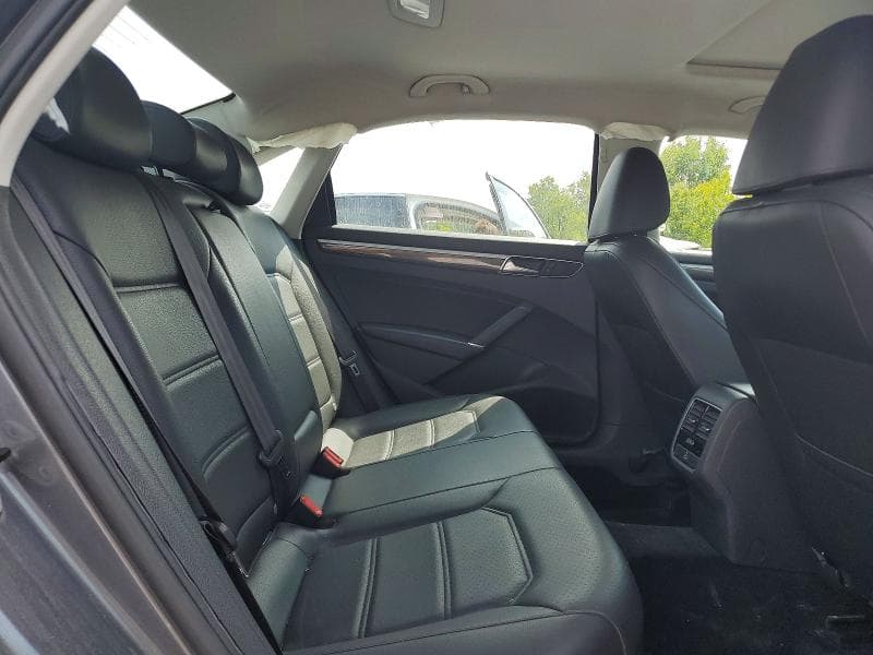 2017 VOLKSWAGEN PASSAT SE 10