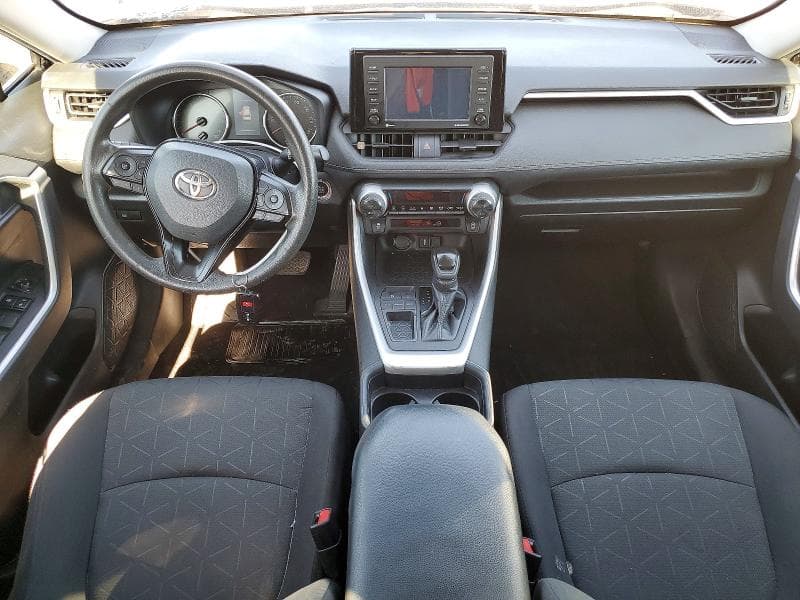 2021 TOYOTA RAV4 XLE 8