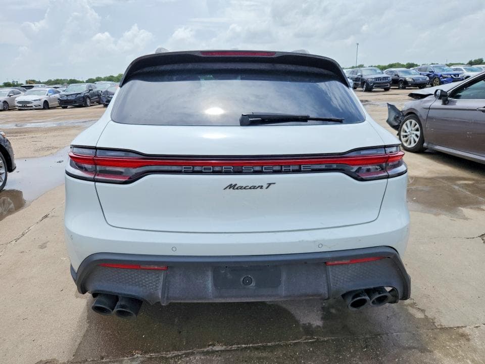 2024 PORSCHE MACAN BASE 6