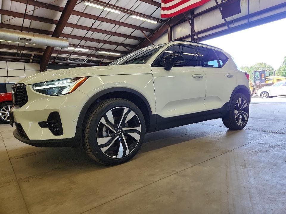 2023 VOLVO XC40 PLUS - 1