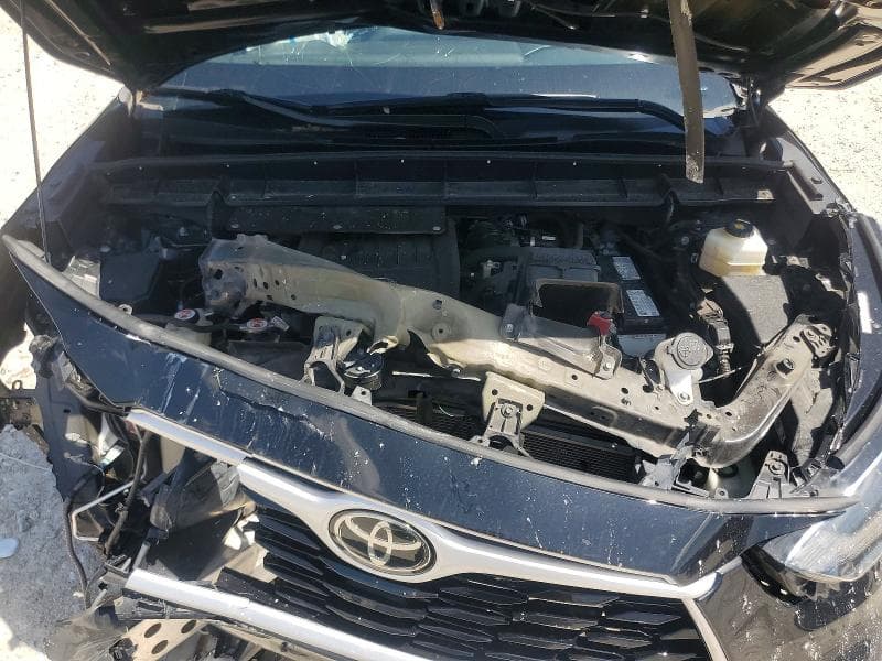 2023 TOYOTA HIGHLANDER XLE 12