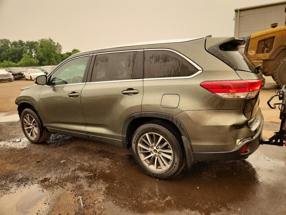 2018 TOYOTA HIGHLANDER XLE 2