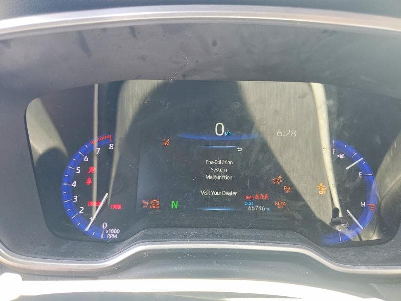 2022 TOYOTA COROLLA CROSS XLE 9