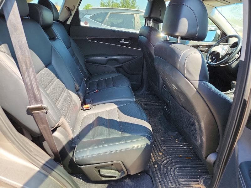 2017 KIA SORENTO EX 11