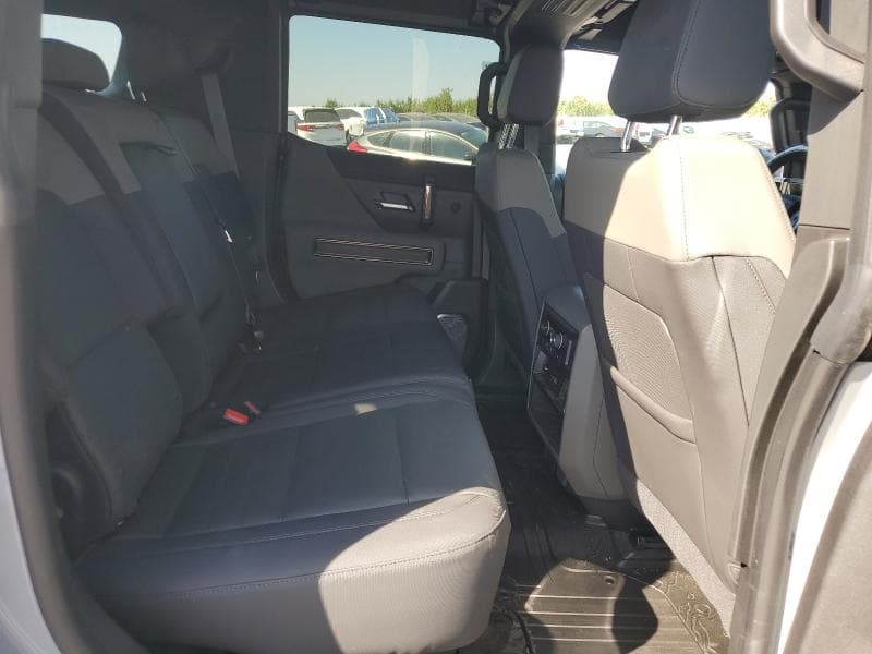 2025 GMC HUMMER SUV 2X 11