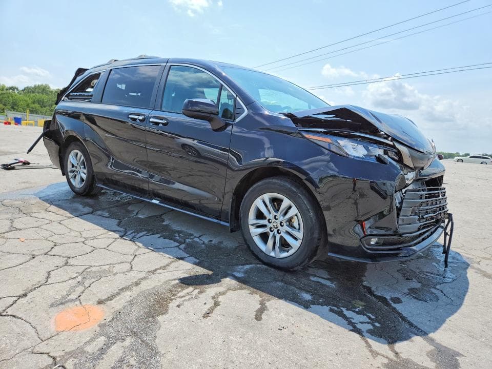 2023 TOYOTA SIENNA WOODLAND EDITION 4