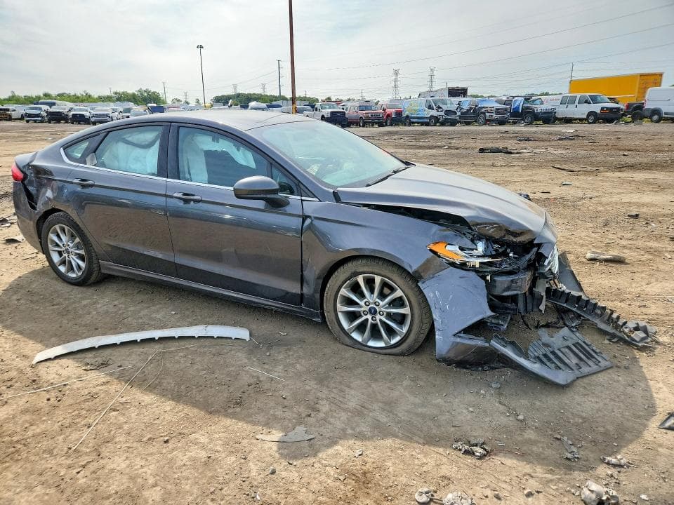 2017 FORD FUSION SE 4