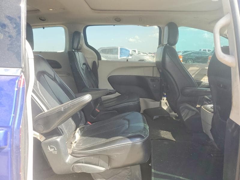 2019 CHRYSLER PACIFICA LIMITED 10