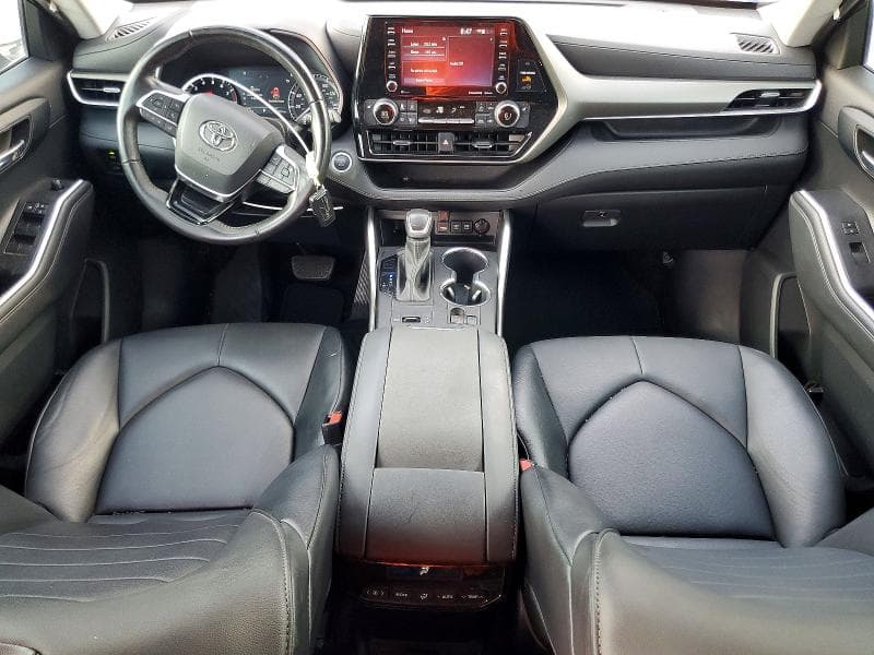 2021 TOYOTA HIGHLANDER XLE 8