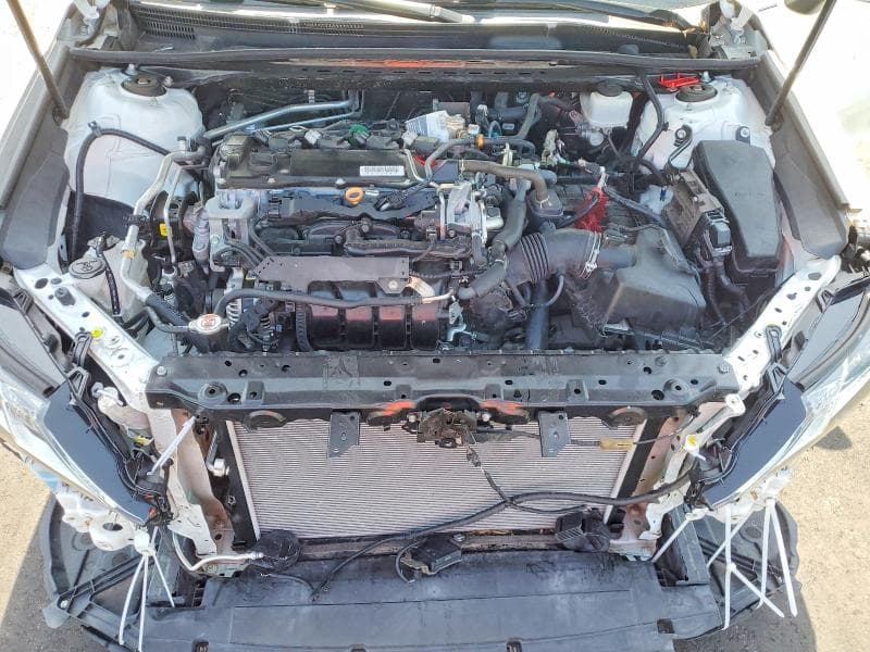 2020 TOYOTA CAMRY SE 11
