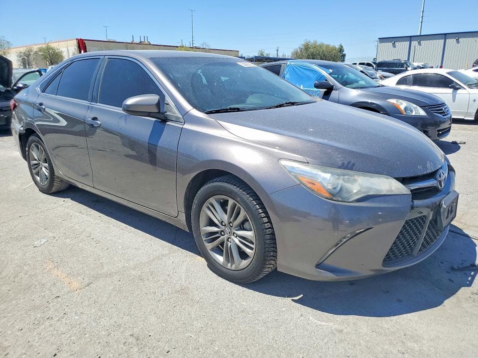 2017 TOYOTA CAMRY SE 4